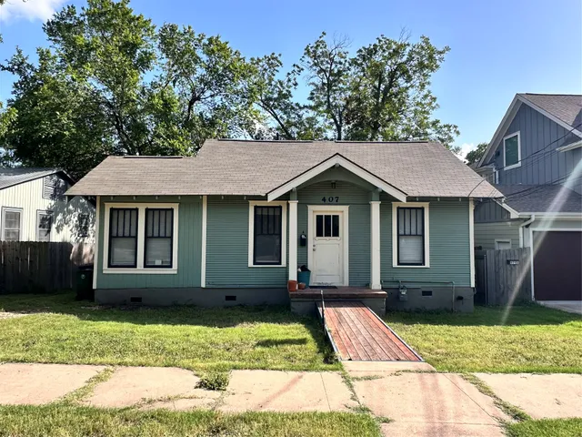 $4,000 | 407 West 35th Street, Unit A, Austin, TX 78705