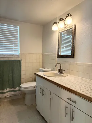 $4,000 | 407 West 35th Street, Unit A, Austin, TX 78705