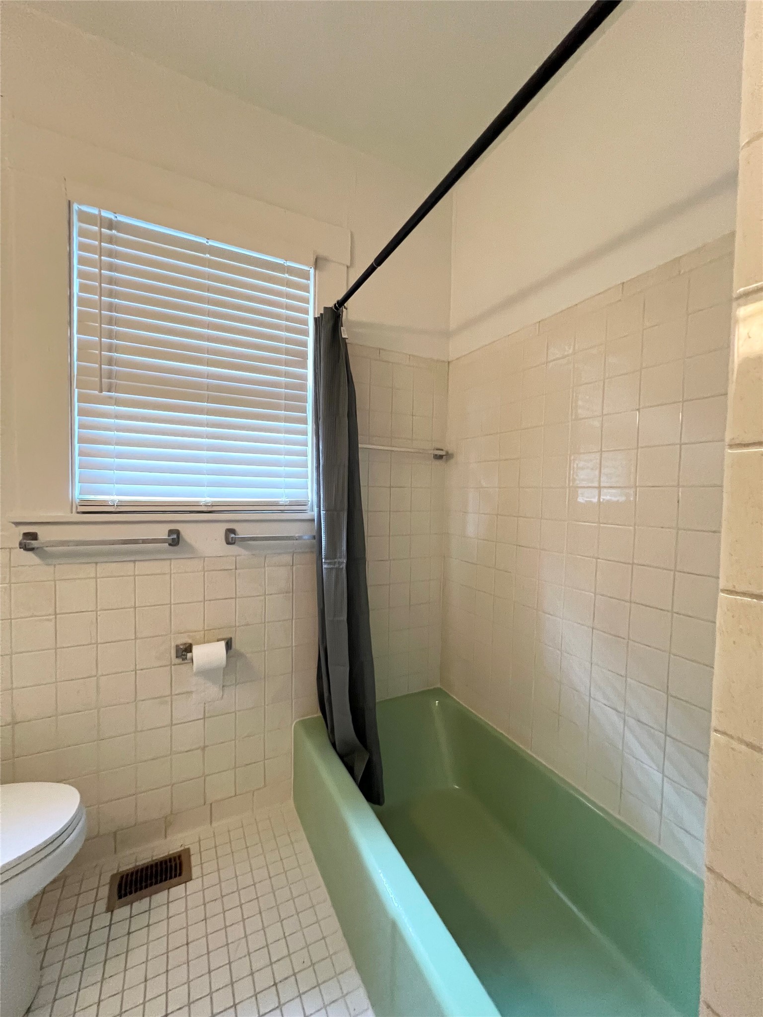 407 West 35th Street, Unit A Austin, TX 78705 - Photo 14 of 20 a bathroom with a shower and a toilet