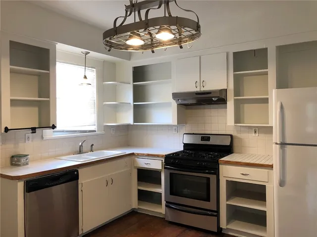 $4,000 | 407 West 35th Street, Unit A, Austin, TX 78705