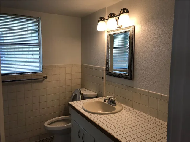 $4,000 | 407 West 35th Street, Unit A, Austin, TX 78705