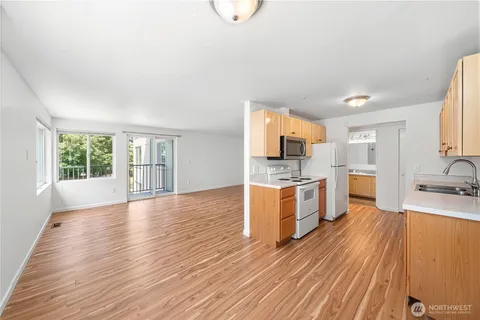 $342,000 | 11556 Greenwood Avenue North, Unit 105, Seattle, WA 98133