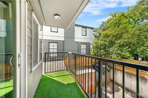 $342,000 | 11556 Greenwood Avenue North, Unit 105, Seattle, WA 98133