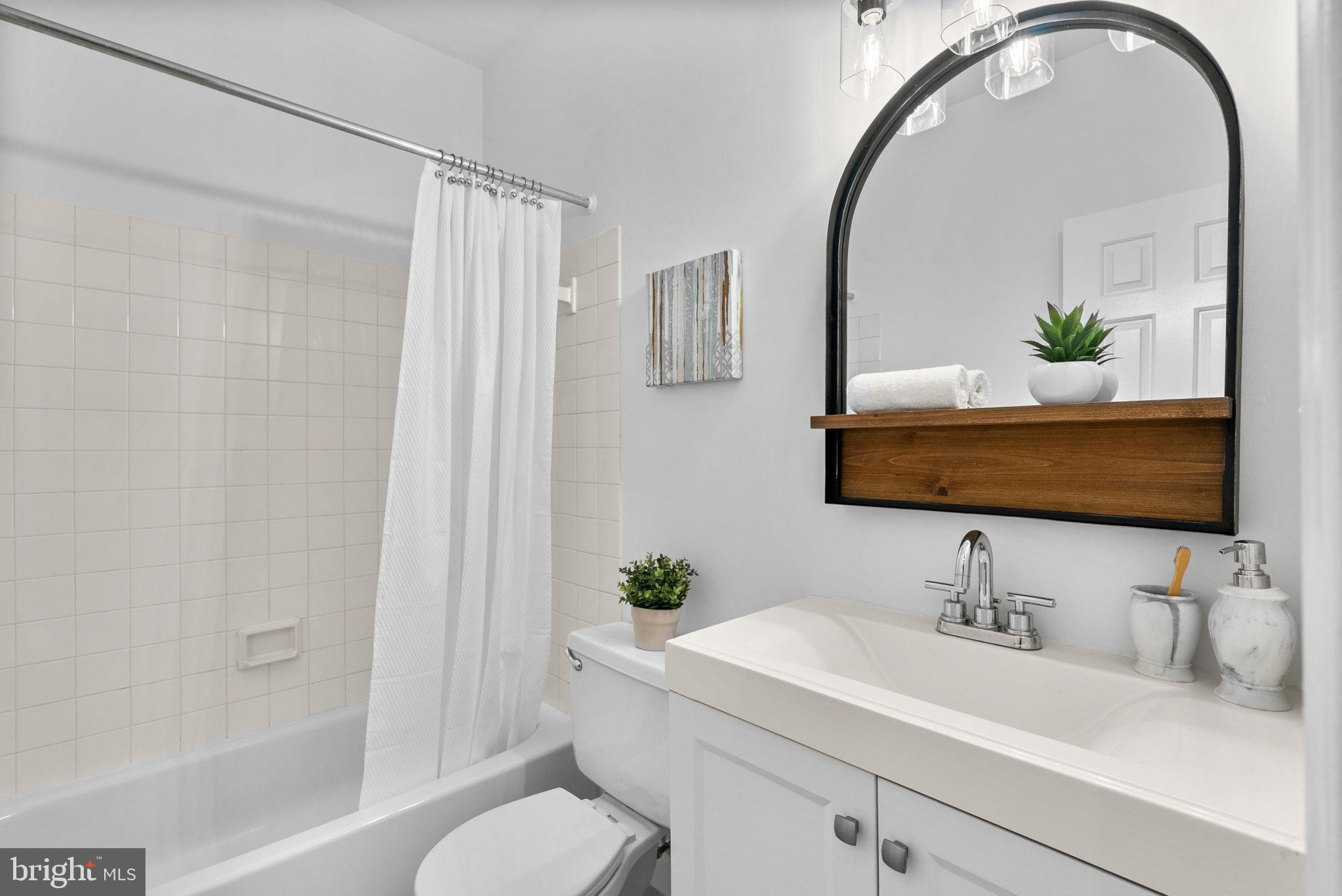 1843 Mintwood Place Northwest, Unit 204 Washington, DC 20009 - Photo 30 of 34 Second bathroom