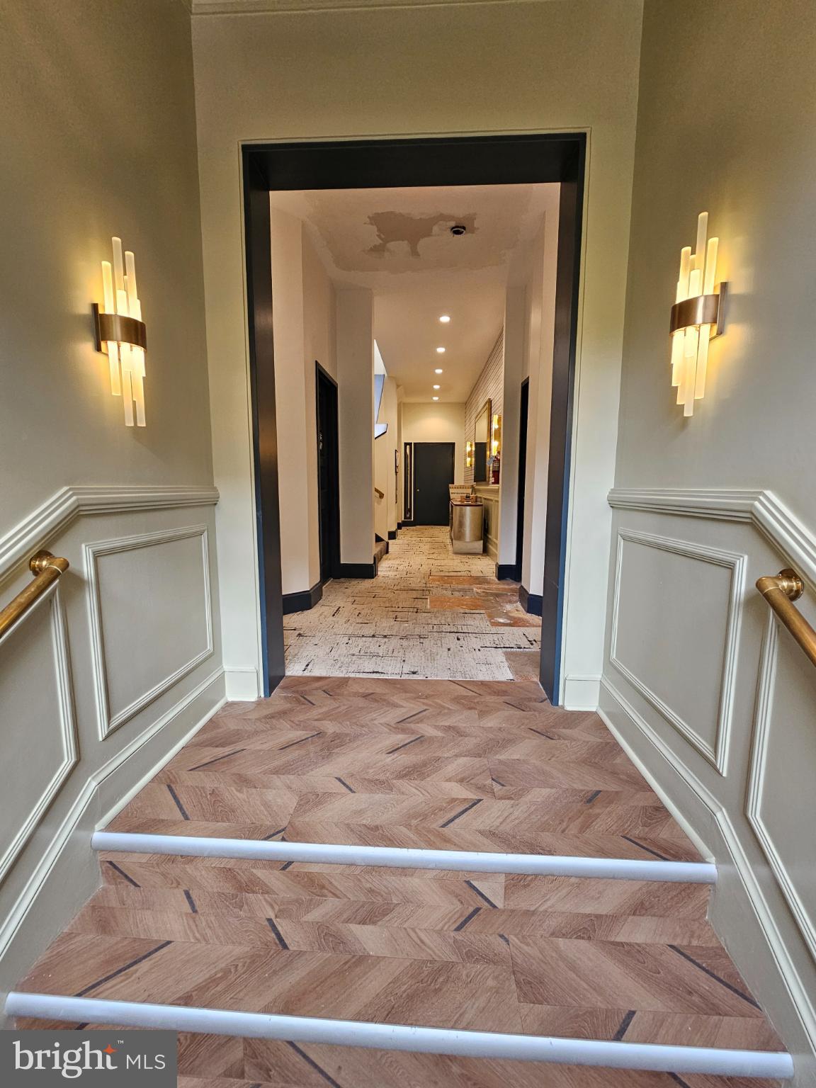 1843 Mintwood Place Northwest, Unit 204 Washington, DC 20009 - Photo 6 of 34 Elegant building entry foyer