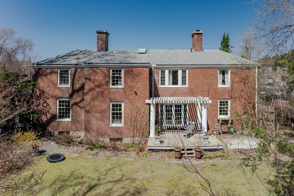 380 South Street Boston, MA 02130 - Photo 1 of 19 a front view of a house with garden