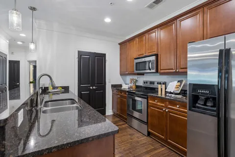 $424,900 | 3100 West End Circle, Unit 102, Nashville, TN 37203