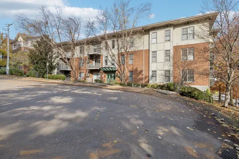 $424,900 | 3100 West End Circle, Unit 102, Nashville, TN 37203