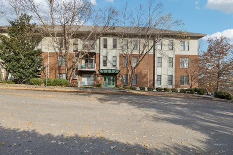 $424,900 | 3100 West End Circle, Unit 102, Nashville, TN 37203