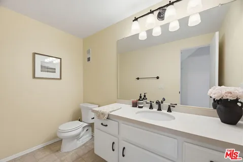 $1,599,000 | 700 Esplanade, Unit 30, Redondo Beach, CA 90277
