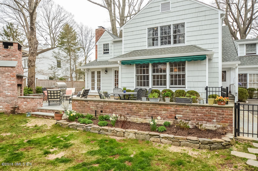 16 Willow Road Riverside, CT 06878 - Photo 3 of 30 a front view of a house with garden