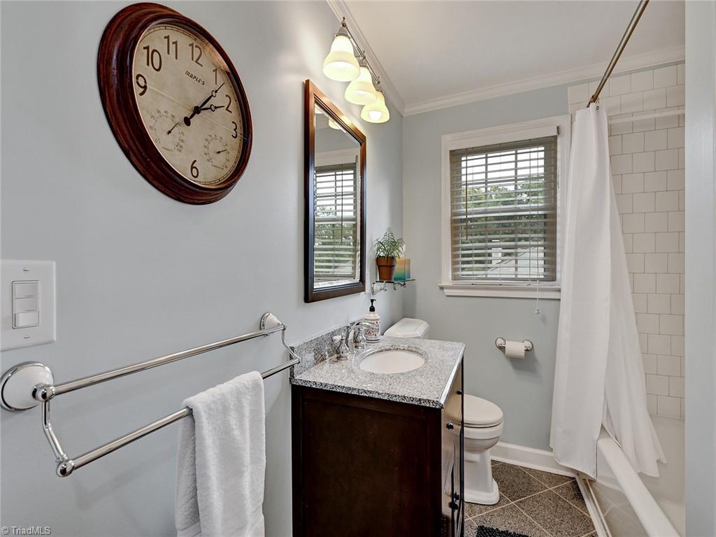 798 Hertford Road Winston-Salem, NC 27104 - Photo 26 of 36 Main level hall bath