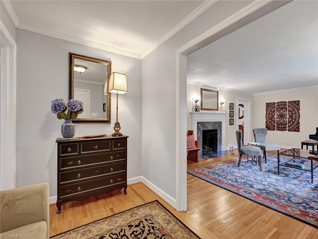 798 Hertford Road Winston-Salem, NC 27104 - Photo 5 of 36 The foyer