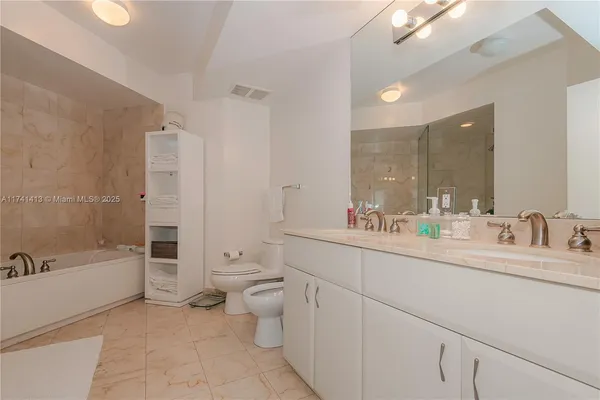 $8,000 | 6365 Collins Avenue, Unit 1601, Miami Beach, FL 33141