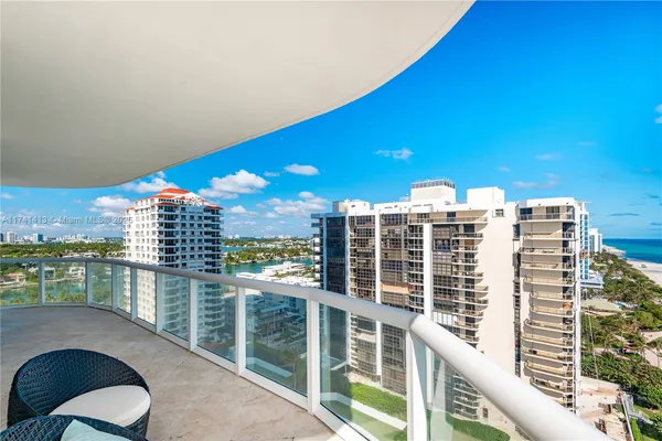 $8,000 | 6365 Collins Avenue, Unit 1601, Miami Beach, FL 33141