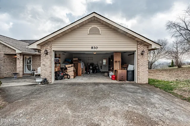 a view of a garage
