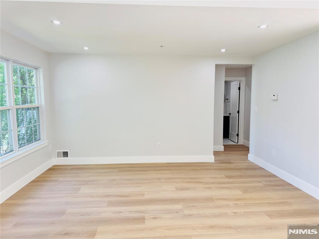 1499 Cornwall Road Mahwah, NJ 07430 - Photo 4 of 25