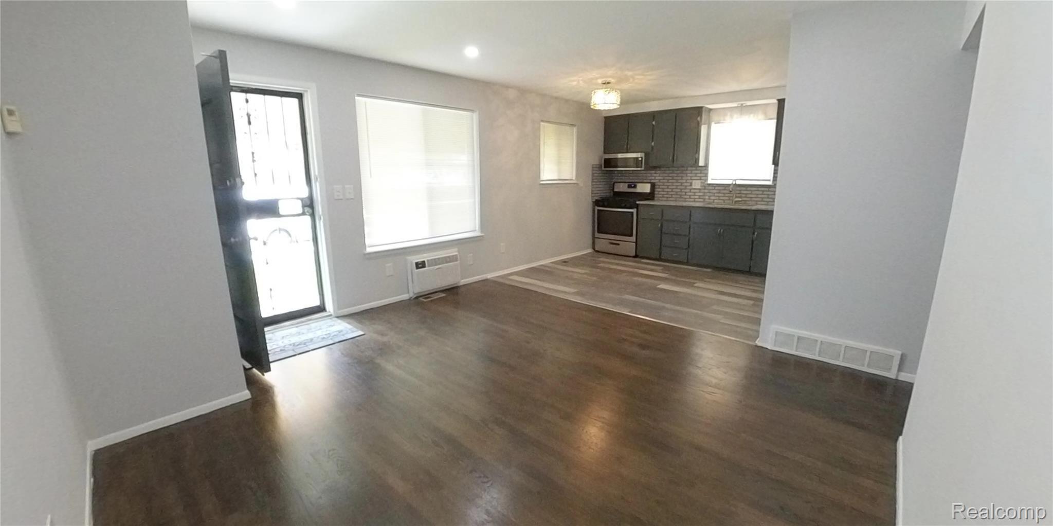 19946 Santa Rosa Drive Detroit, MI 48221 - Photo 7 of 19 Linving Room.jpg