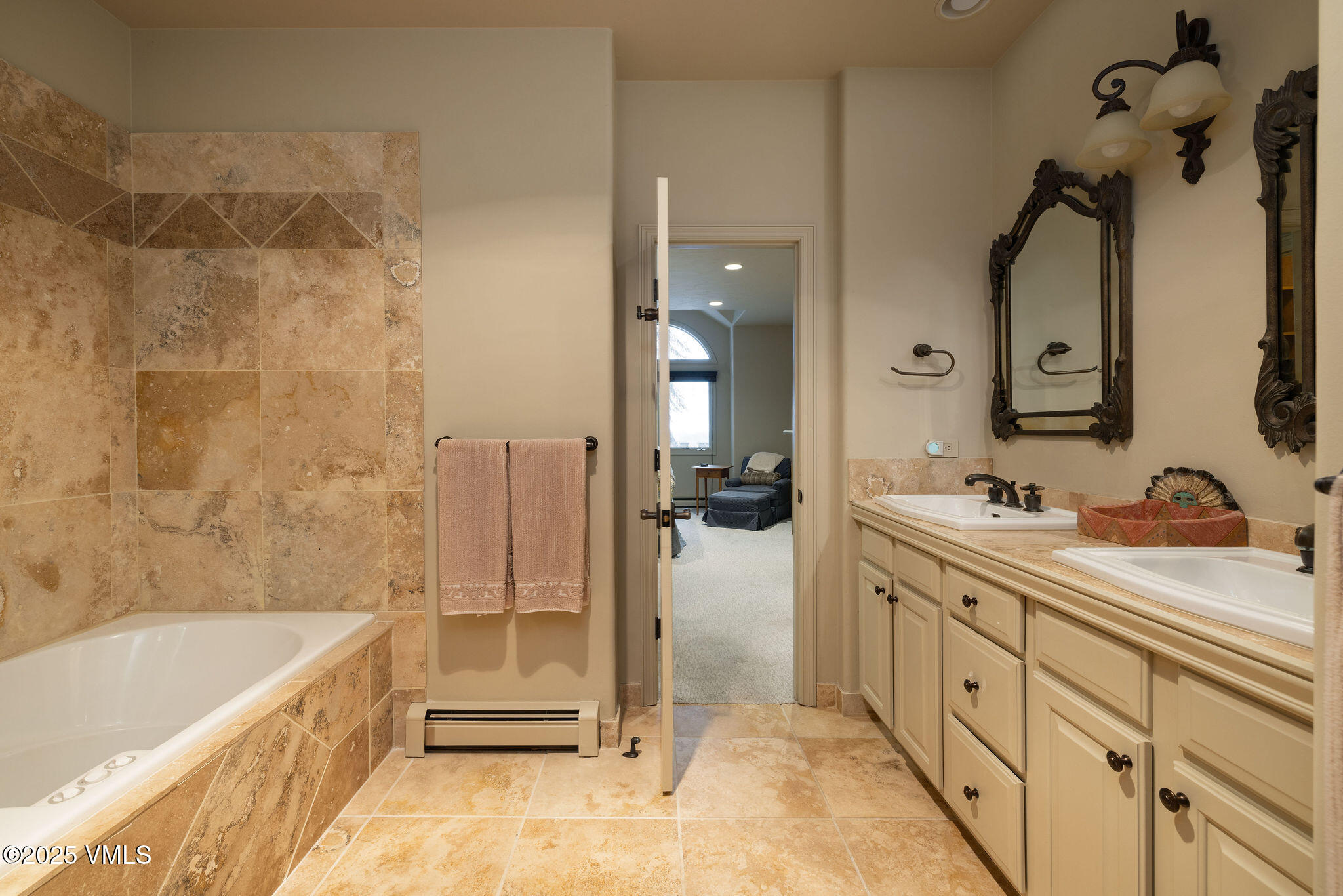 63 Dakota Park Edwards, CO 81632 - Photo 8 of 16 63_dakota_park_interior_primary_bath