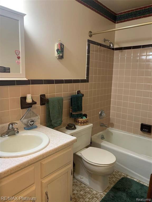 8195 North Latson Road Howell, MI 48855 - Photo 7 of 30