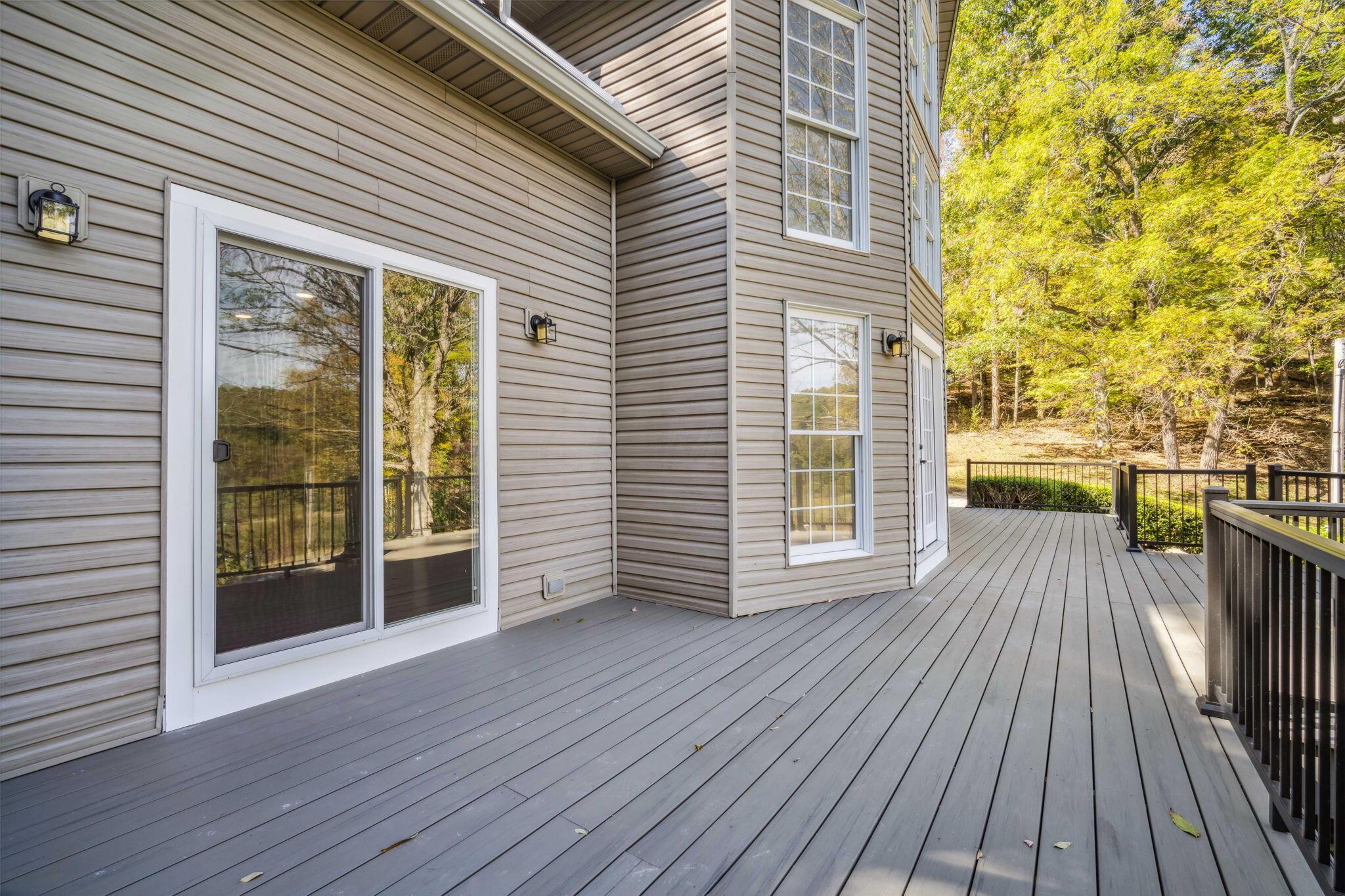 12420 Techniglas Road Newark, OH 43055 - Photo 5 of 72 Front Deck