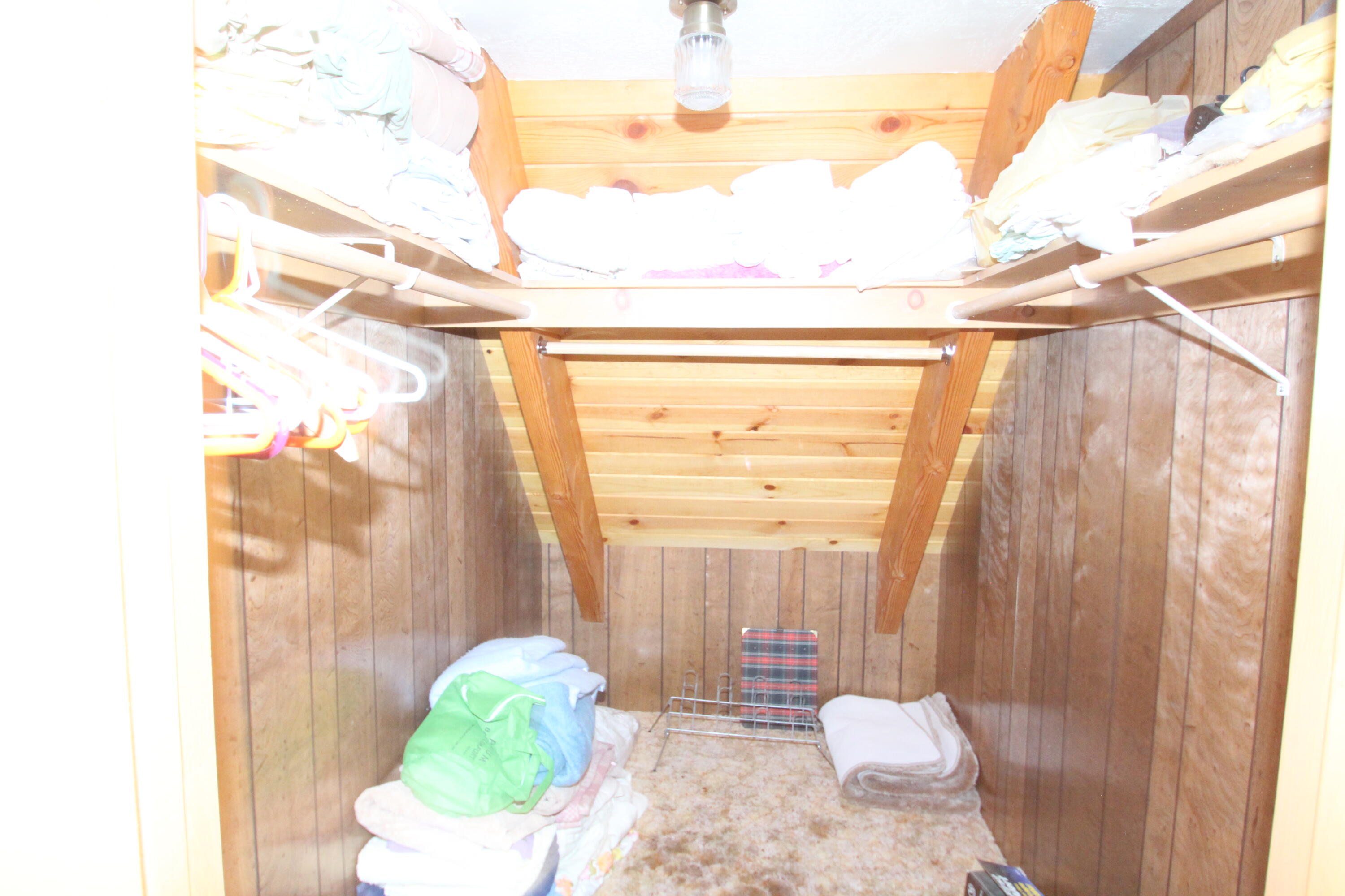 57941 Summit Drive Springville, CA 93265 - Photo 55 of 59 Master walk in closet
