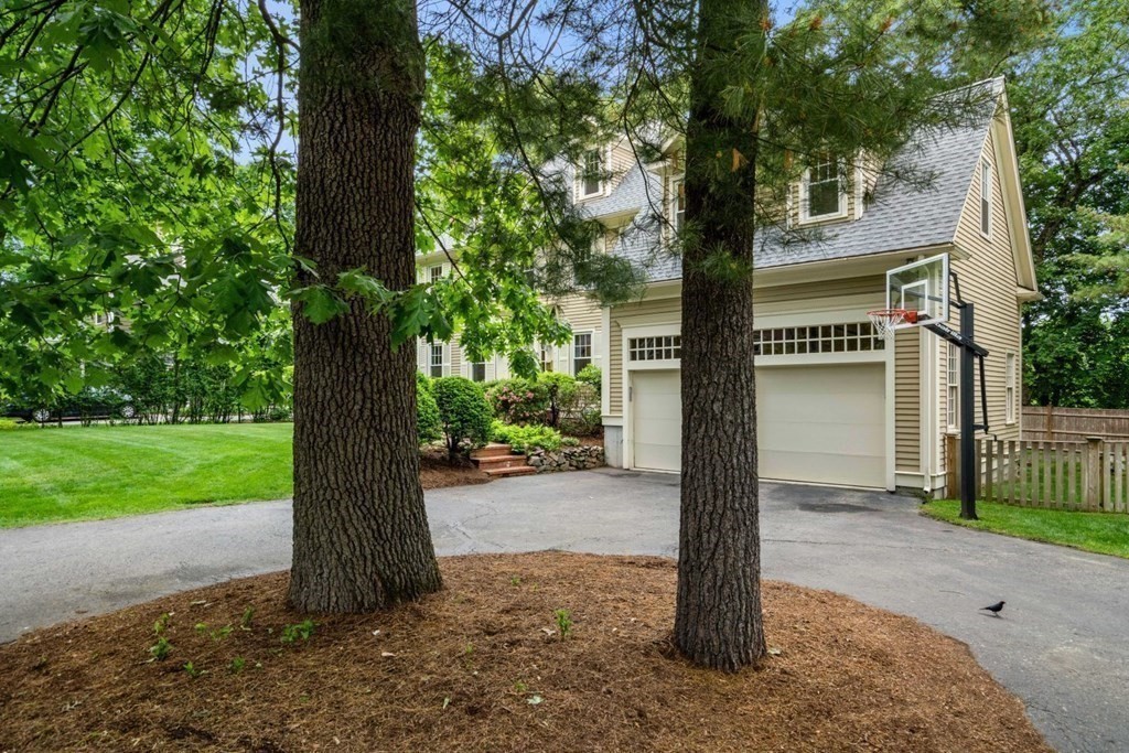 24 Damien Road Wellesley, MA 02481 - Photo 2 of 38