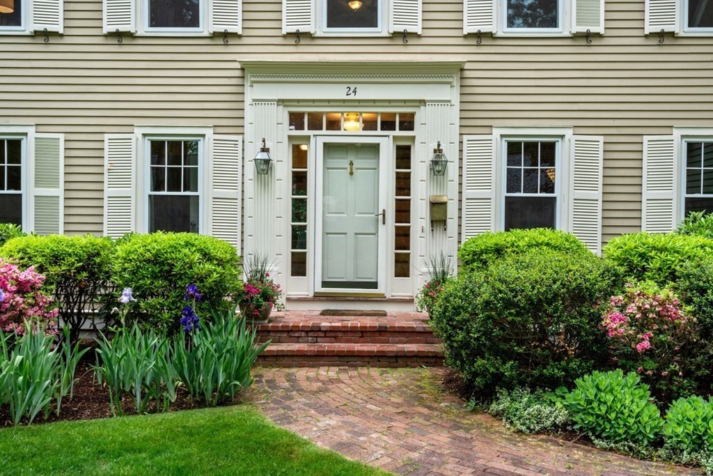 24 Damien Road Wellesley, MA 02481 - Photo 3 of 38
