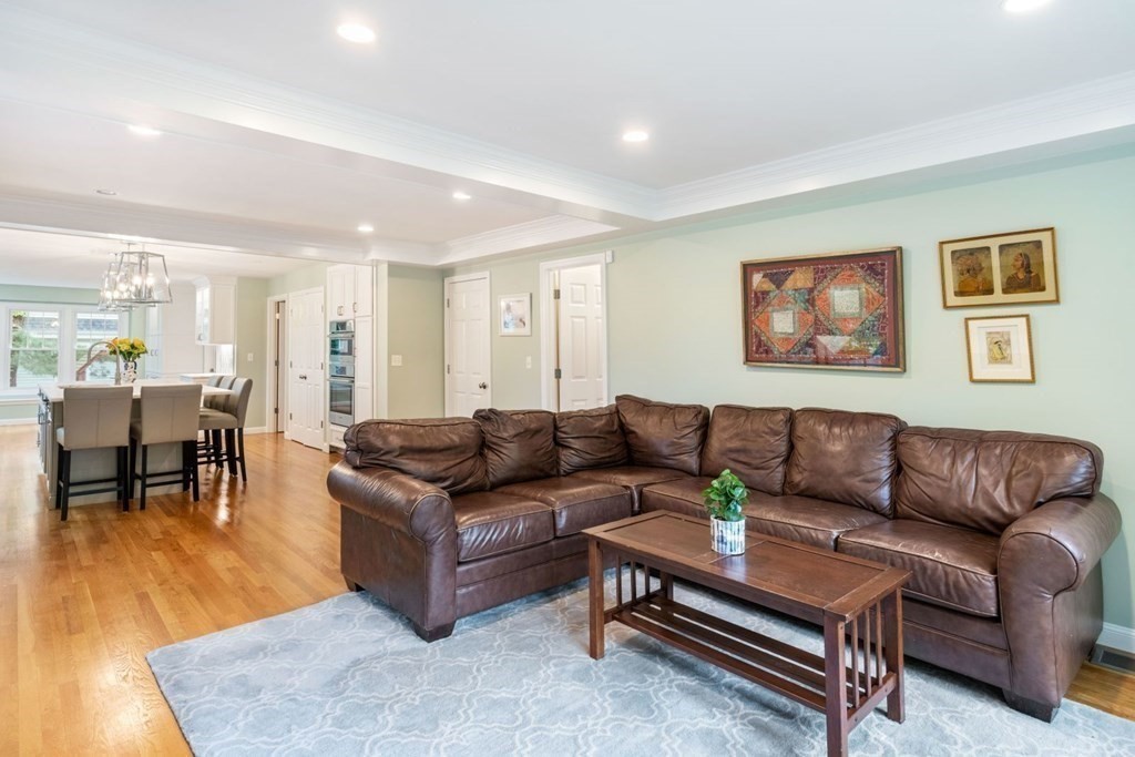24 Damien Road Wellesley, MA 02481 - Photo 8 of 38