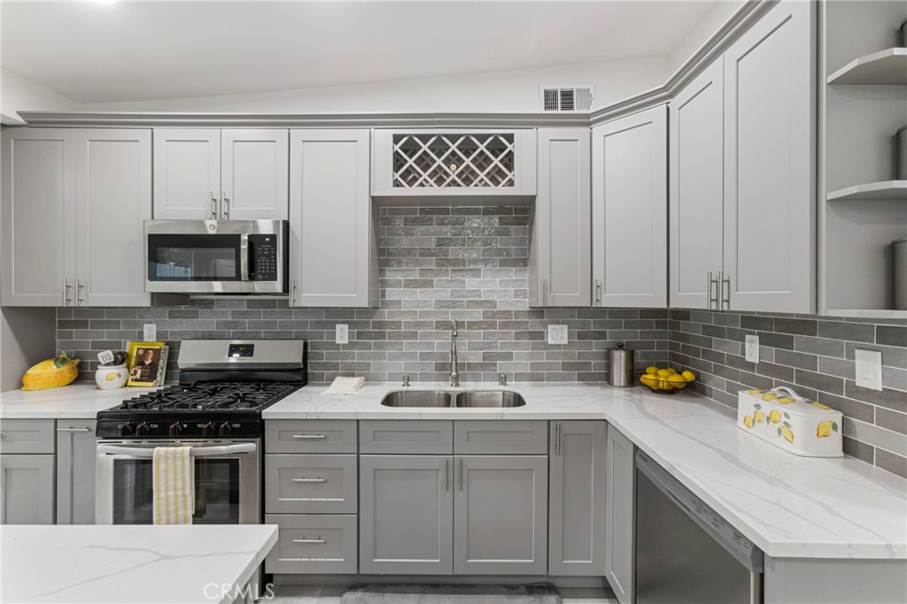 7335 Kyle Street Tujunga, CA 91042 - Photo 16 of 62