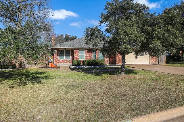 $300,000 | 3601 Brighton Drive, Bryan, TX 77802