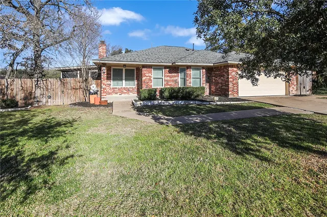 $300,000 | 3601 Brighton Drive, Bryan, TX 77802