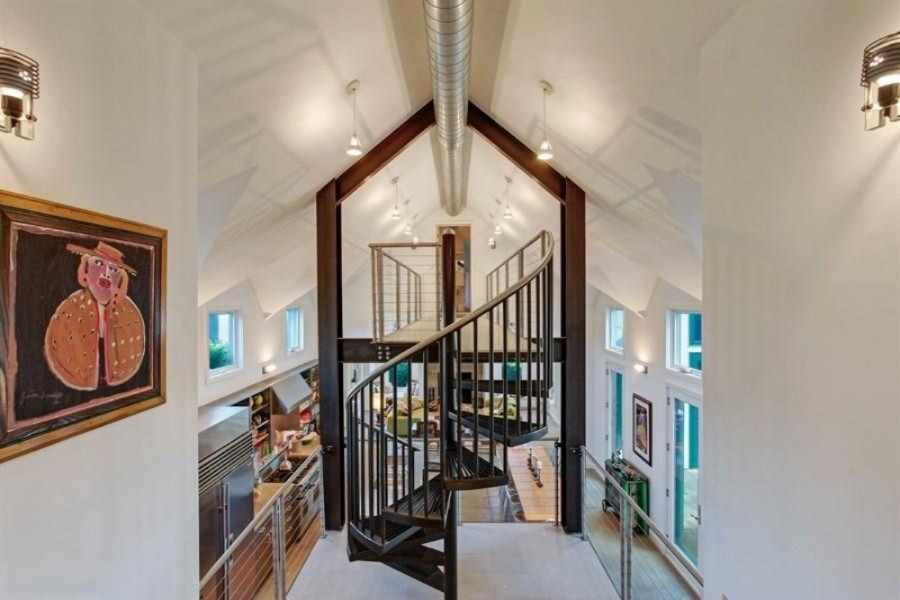 15337 Pardee Road Galien, MI 49113 - Photo 10 of 22 08_15337PardeeRd_6_Hallway_LowRes