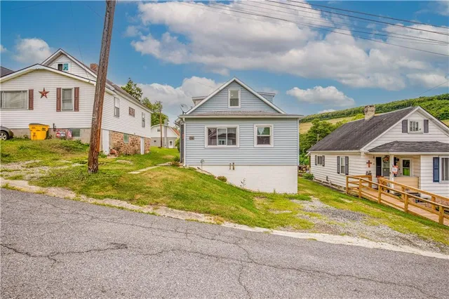 $84,000 | 118 1st Street, Hollsopple, PA 15935