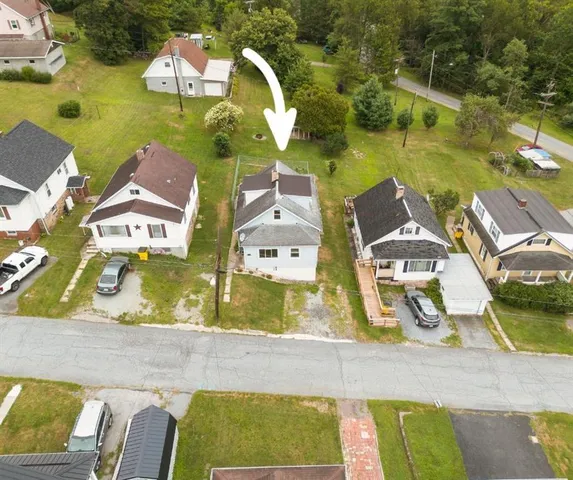 $84,000 | 118 1st Street, Hollsopple, PA 15935
