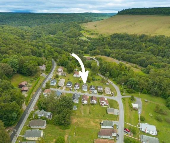 $84,000 | 118 1st Street, Hollsopple, PA 15935