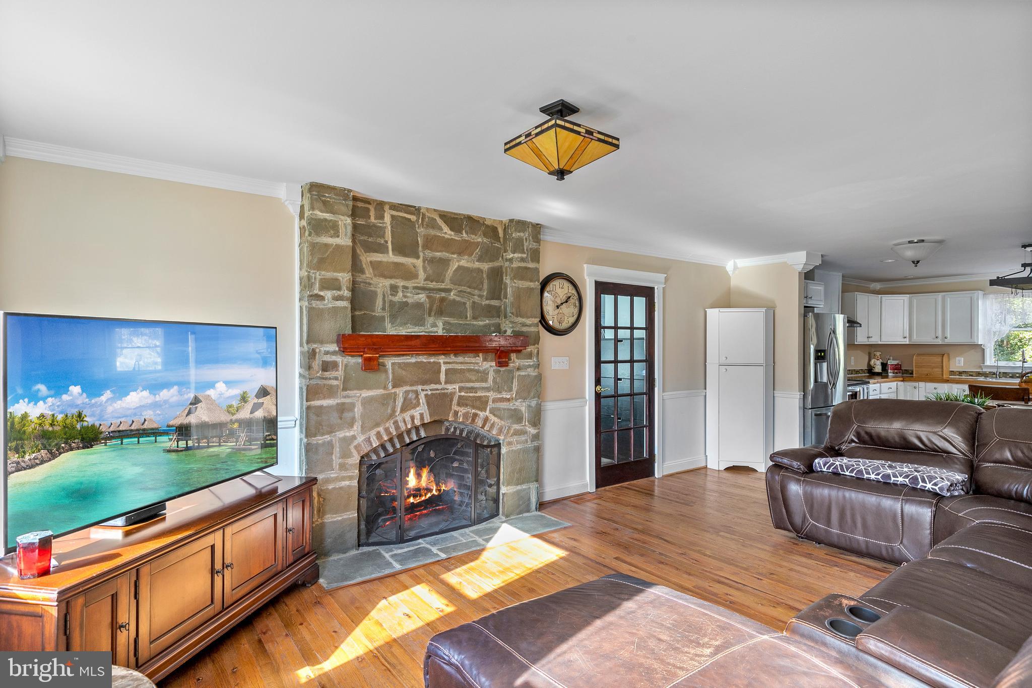 1204 Locust Lane Edgewater, MD 21037 - Photo 12 of 43 Family Room (alt view)