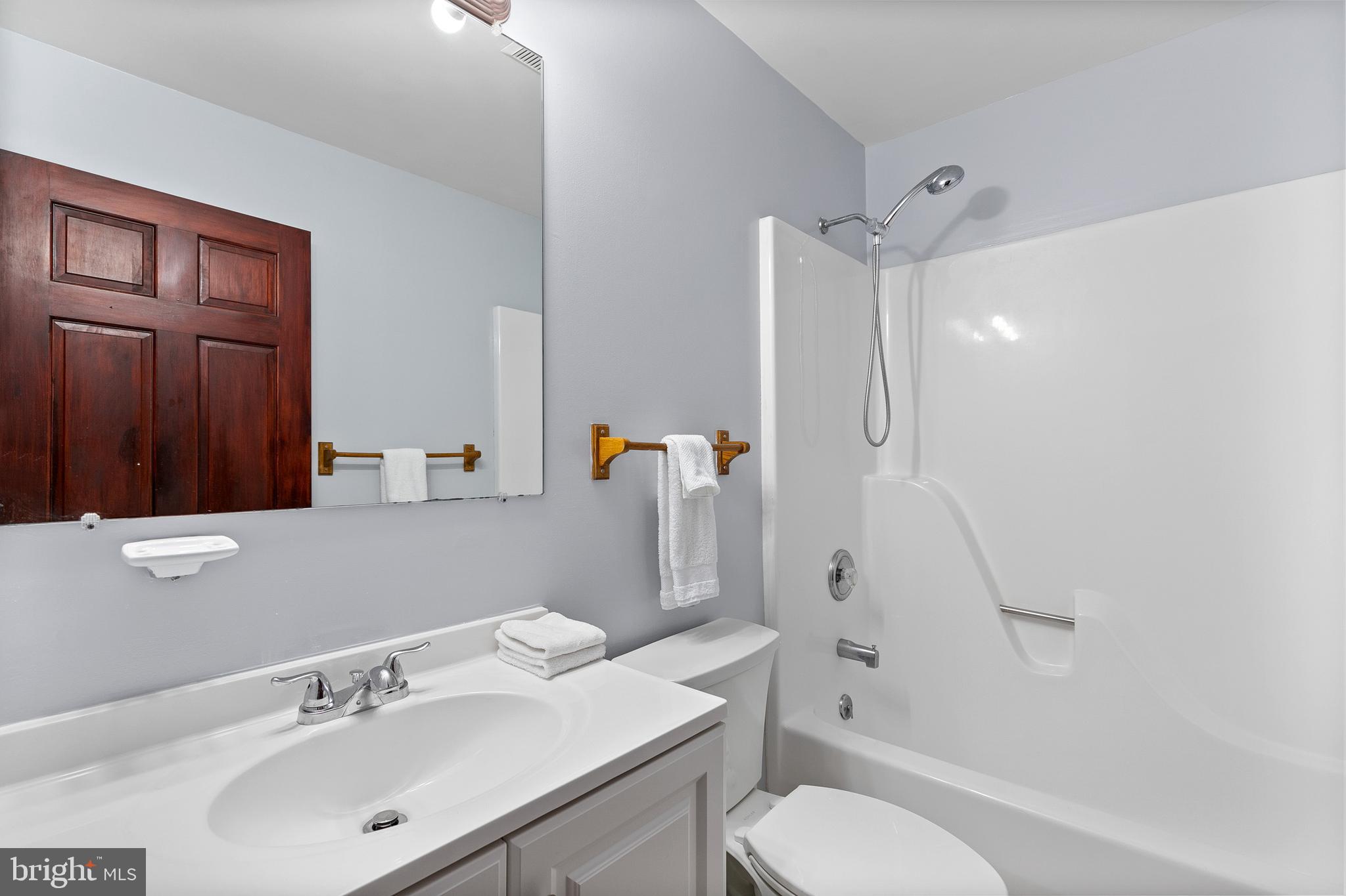1204 Locust Lane Edgewater, MD 21037 - Photo 14 of 43 Main Level Bathroom
