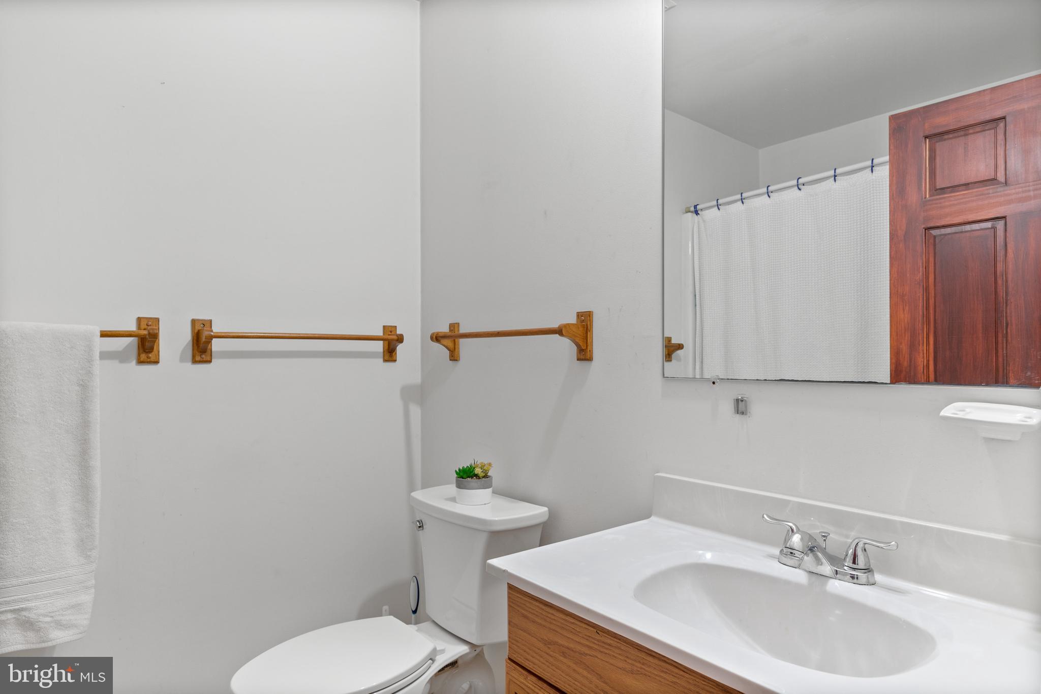 1204 Locust Lane Edgewater, MD 21037 - Photo 24 of 43 Bathroom2
