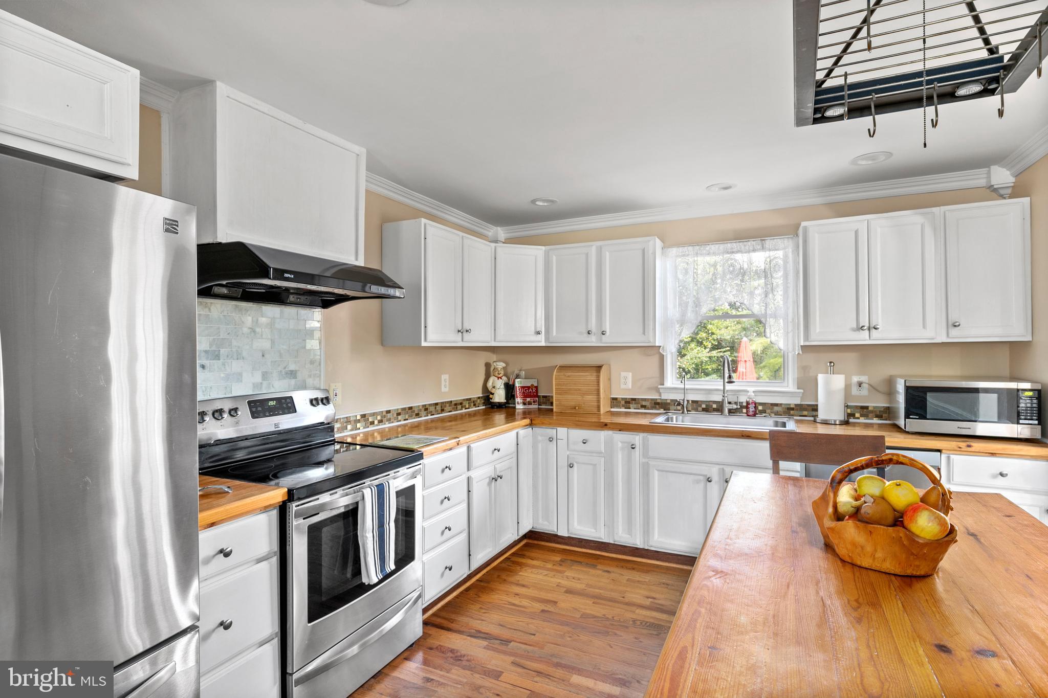 1204 Locust Lane Edgewater, MD 21037 - Photo 10 of 43 Kitchen (alt view)