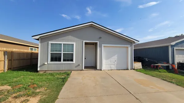 $1,100 | 105 74th Street, Lubbock, TX 79404