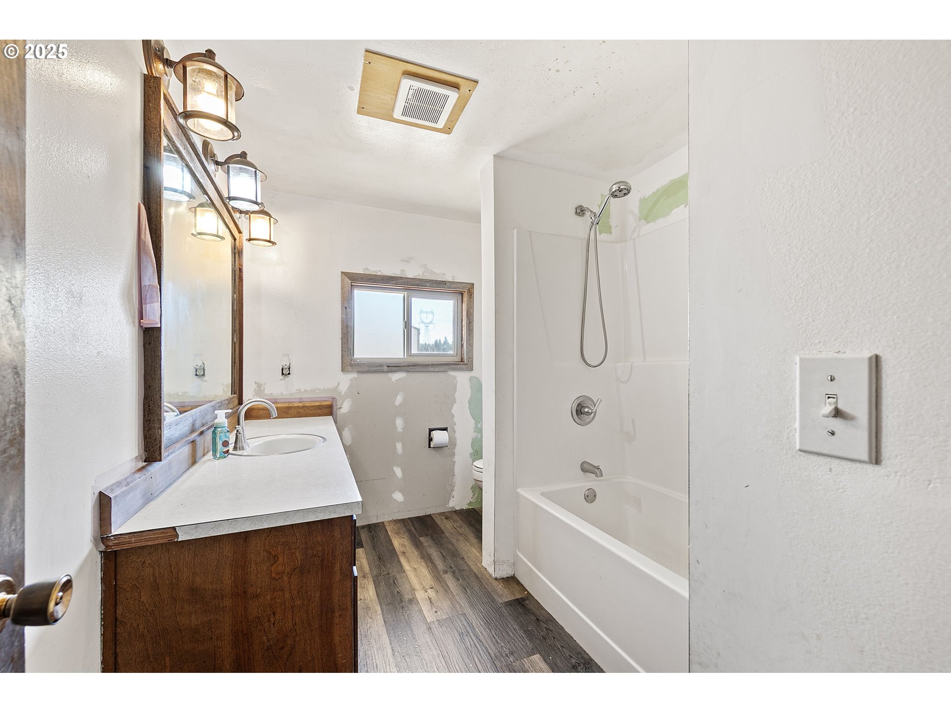 34879 Seavey Loop Road Eugene, OR 97405 - Photo 19 of 34 a bathroom with a sink mirror toilet and bathtub