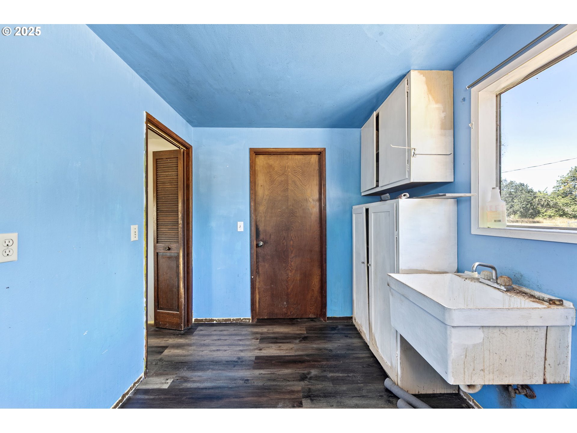 34879 Seavey Loop Road Eugene, OR 97405 - Photo 21 of 34 a view of bathroom with dual sinks