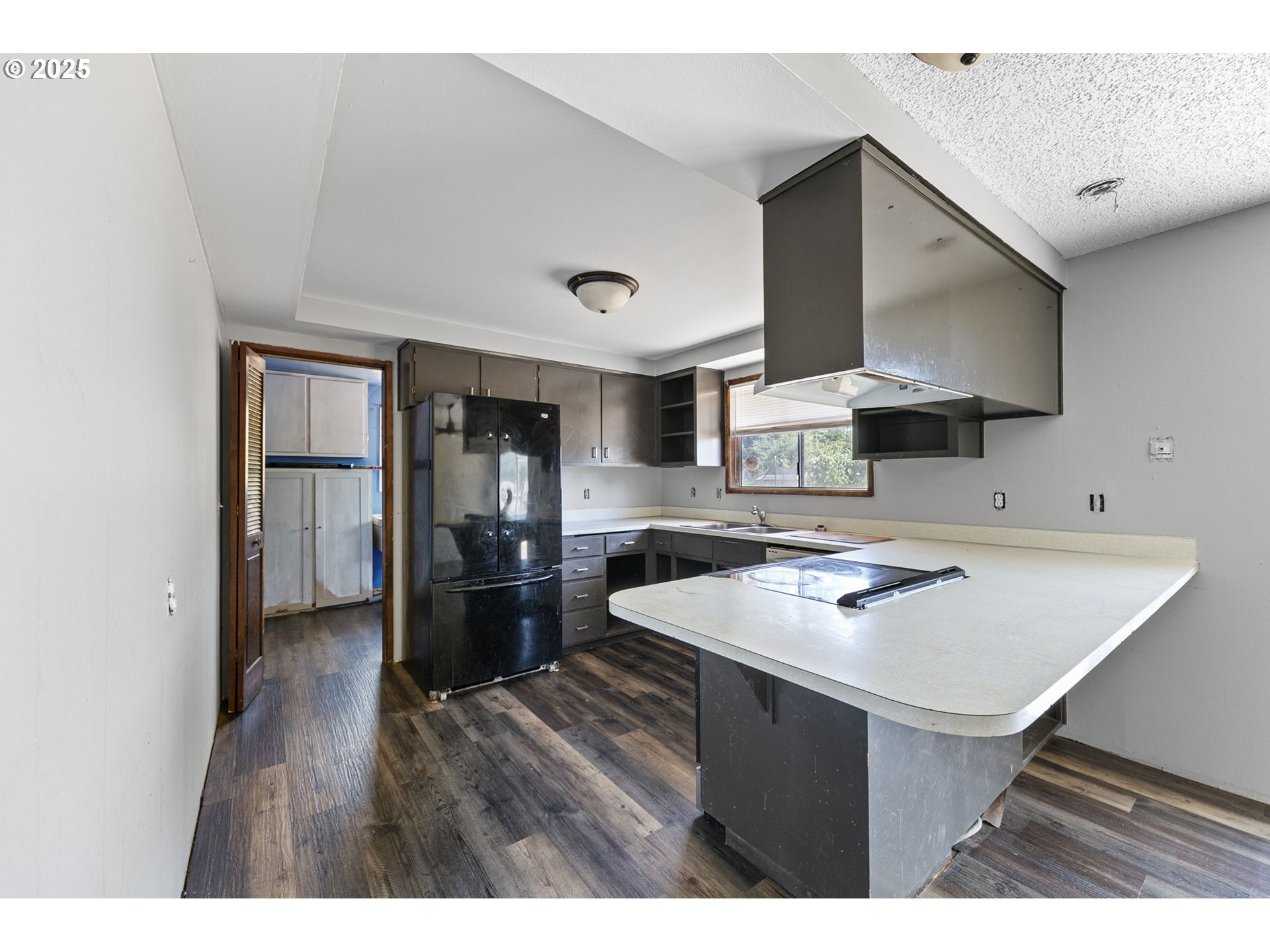 34879 Seavey Loop Road Eugene, OR 97405 - Photo 10 of 34 a kitchen with stainless steel appliances a sink stove and refrigerator