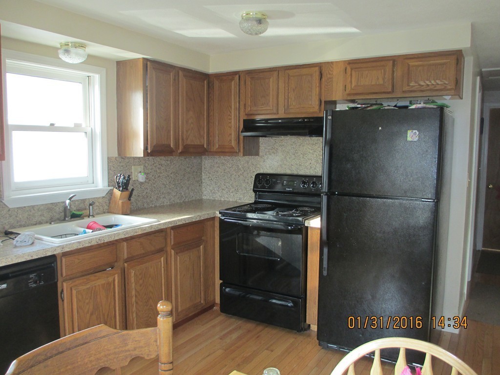 51 Old Point Street Springfield, MA 01109 - Photo 2 of 11