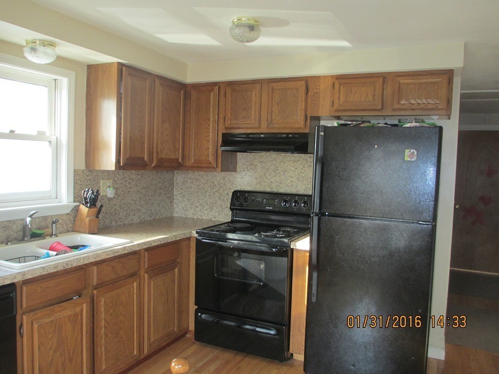 51 Old Point Street Springfield, MA 01109 - Photo 3 of 11