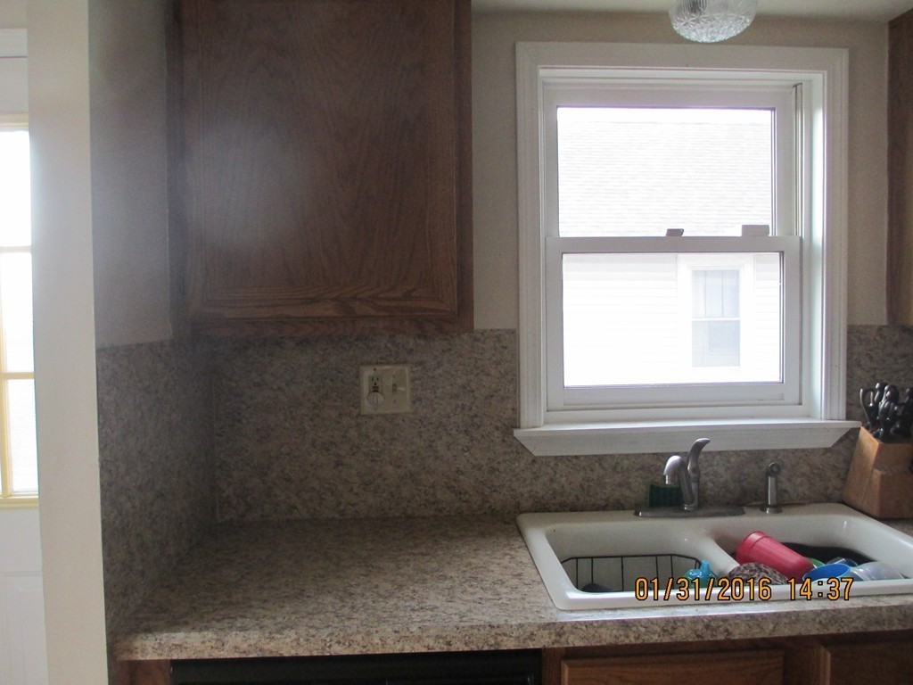 51 Old Point Street Springfield, MA 01109 - Photo 5 of 11