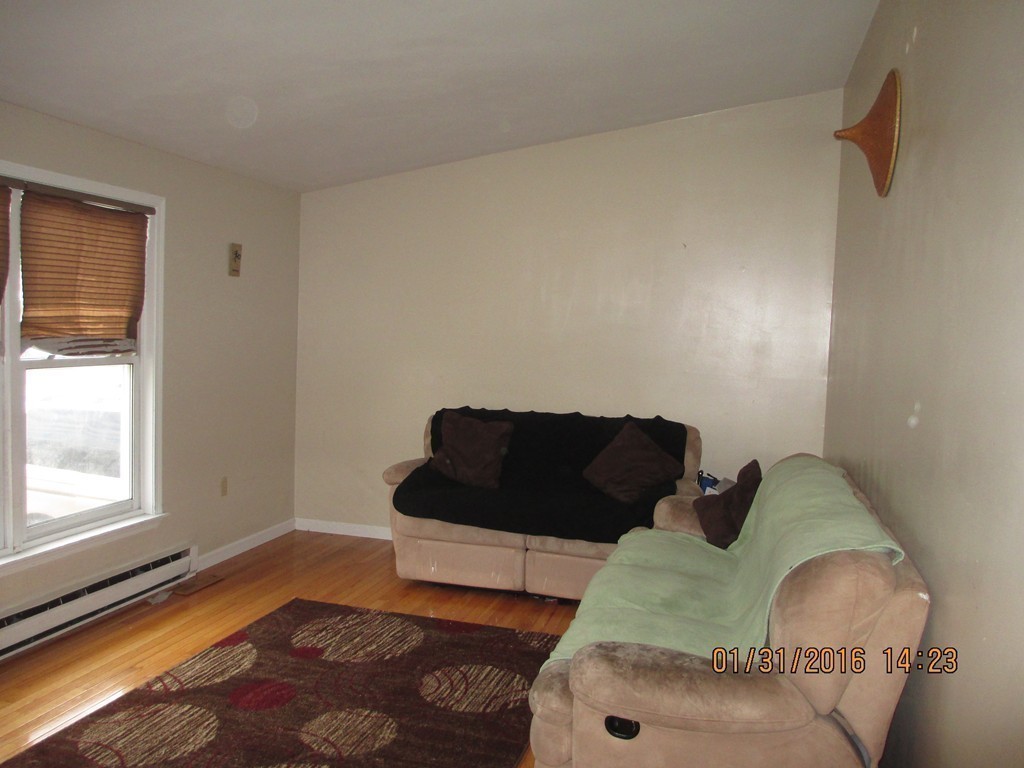 51 Old Point Street Springfield, MA 01109 - Photo 7 of 11