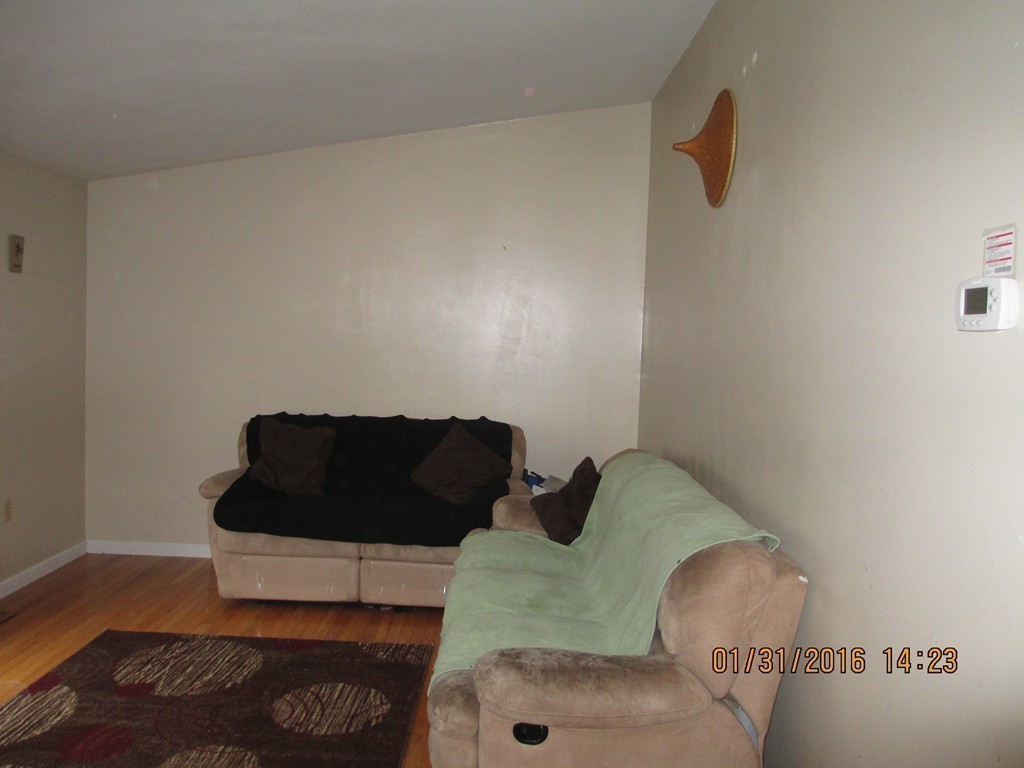 51 Old Point Street Springfield, MA 01109 - Photo 8 of 11