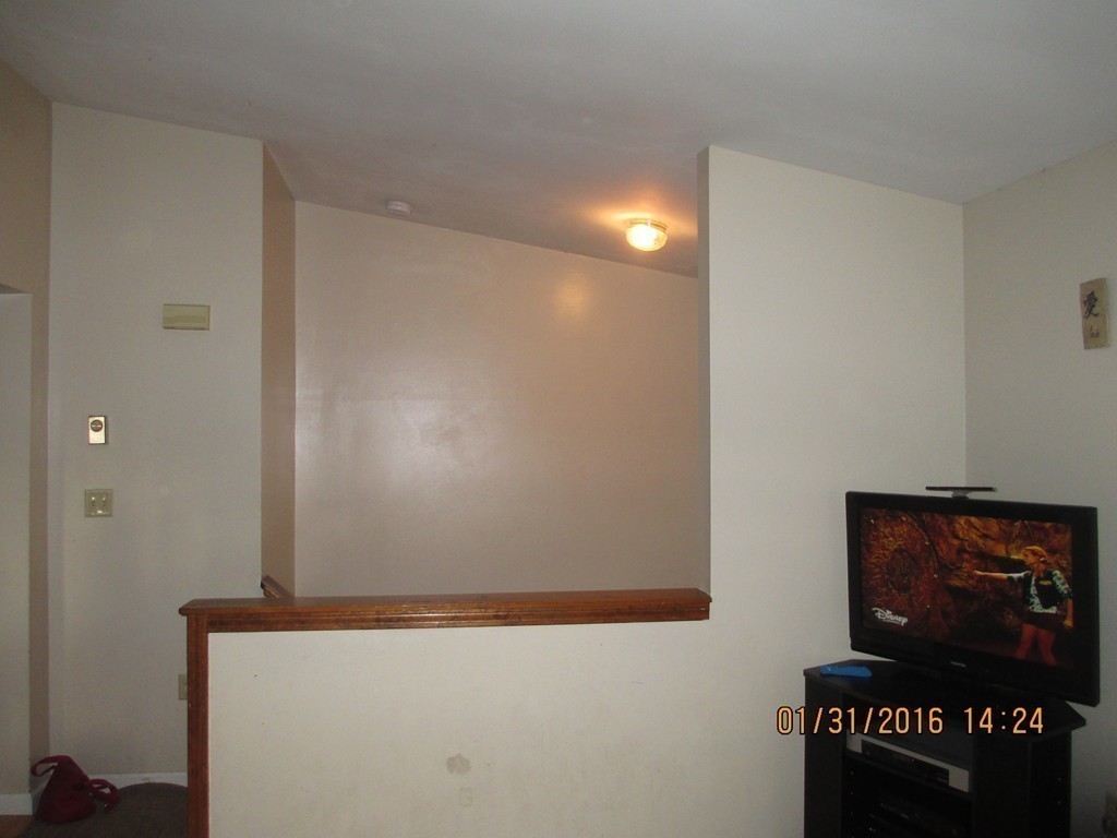 51 Old Point Street Springfield, MA 01109 - Photo 9 of 11